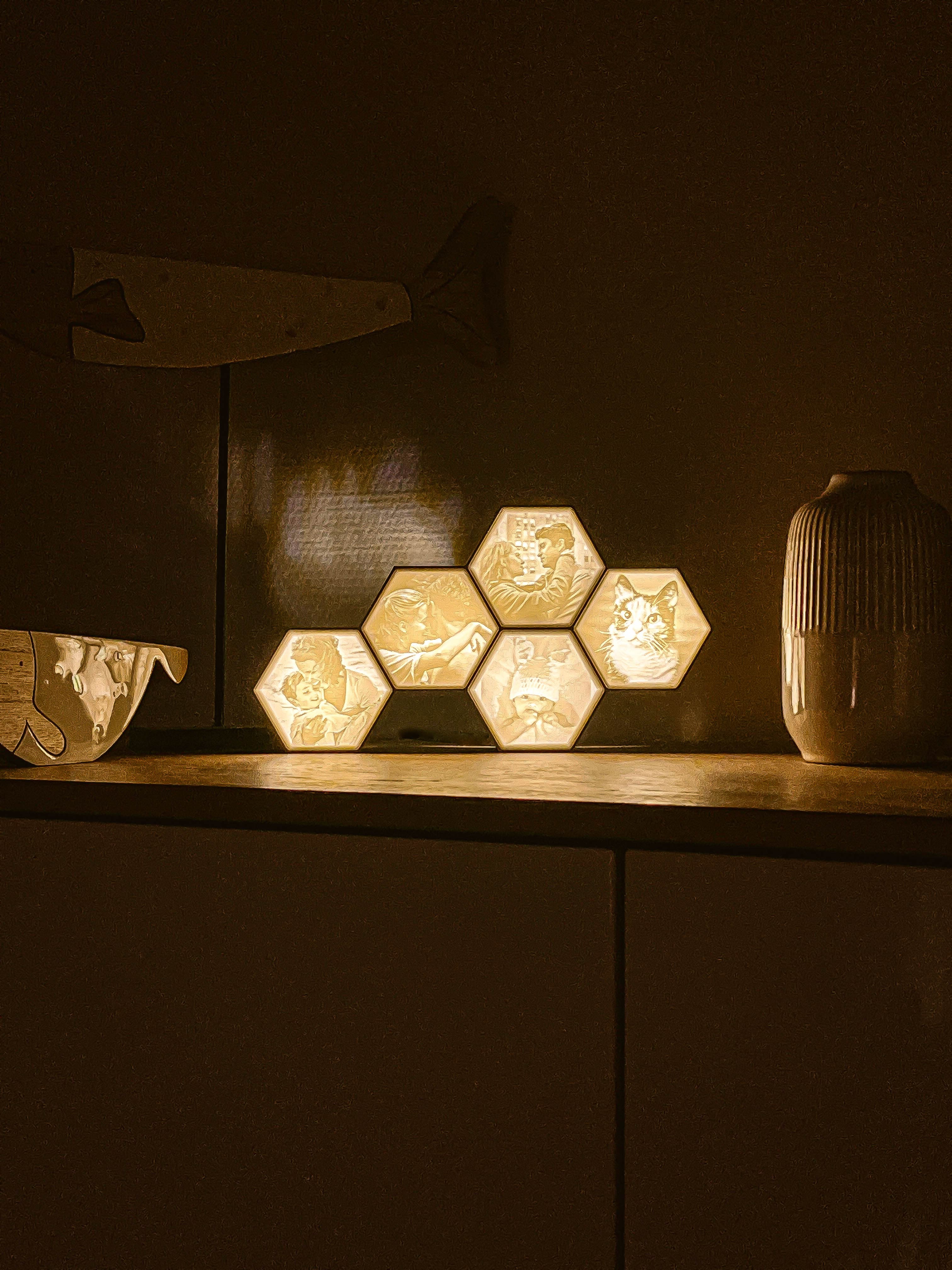 Wabenlicht im Honigwaben-Design mit 5 Lichtbildern - moderne Foto-Leuchte